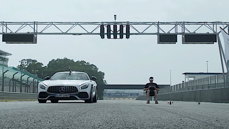 Sportcar εναντίον drone σε πίστα!